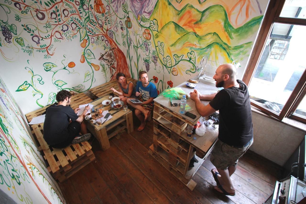Sheni Hostel Tbilisi Buitenkant foto