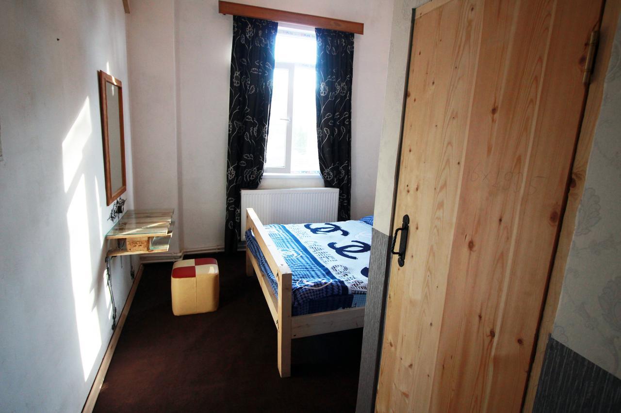 Sheni Hostel Tbilisi Buitenkant foto