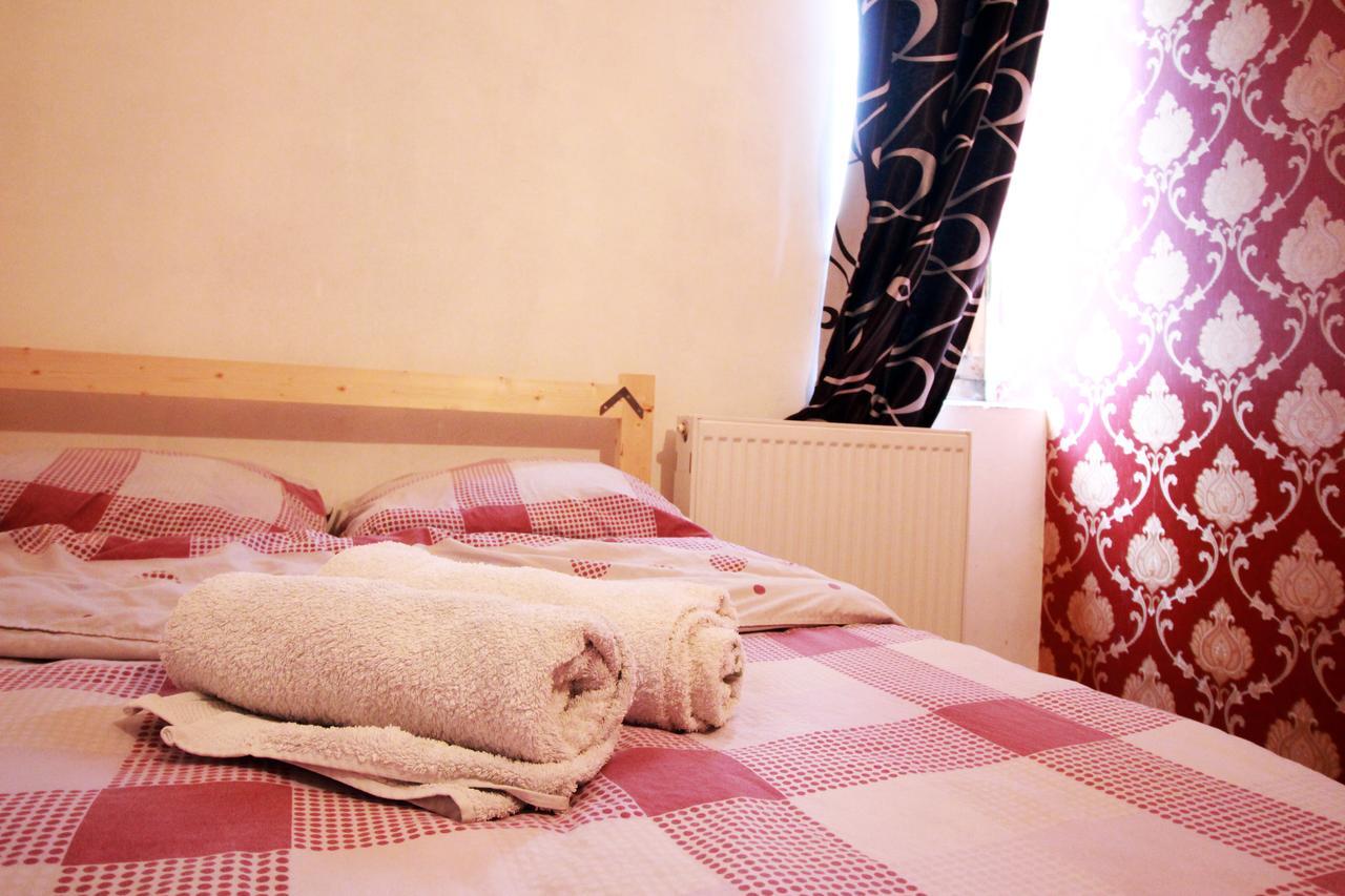 Sheni Hostel Tbilisi Buitenkant foto